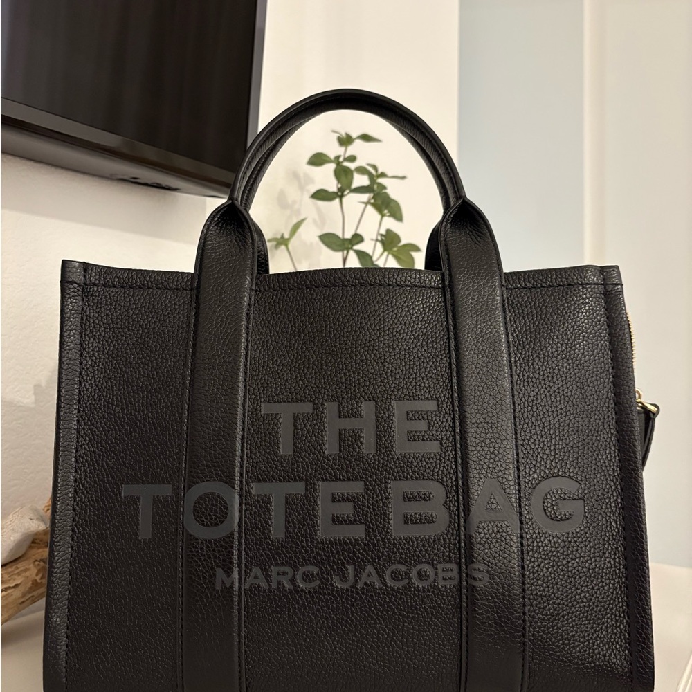 Marc Jacobs THE LEATHER MEDIUM TOTE BAG